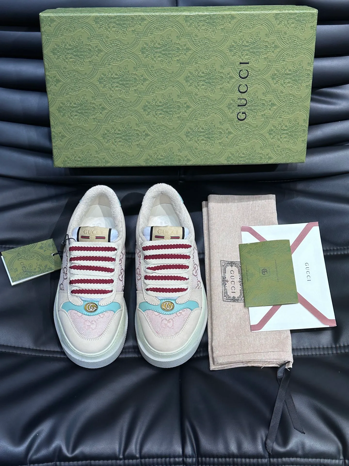 Men's men's shoes 💰p480 "GUCC*" Screener series 👫 Couple style GG thick-soled sneakers, the Screener series is inspired by the classic sneakers of the 1970s, cleverly incorporating the retro Gucci logo, two-color waterproof platform soles, and 5CM thick soles to enhance the aura, conveying the new design concept that a single product should be permanently accompanied by the passage of time, creating a retro distressed effect, decorated with metal double G oval enamel details! High-quality, versatile classic items, highly recommended. Size female 35-39, male 38-44